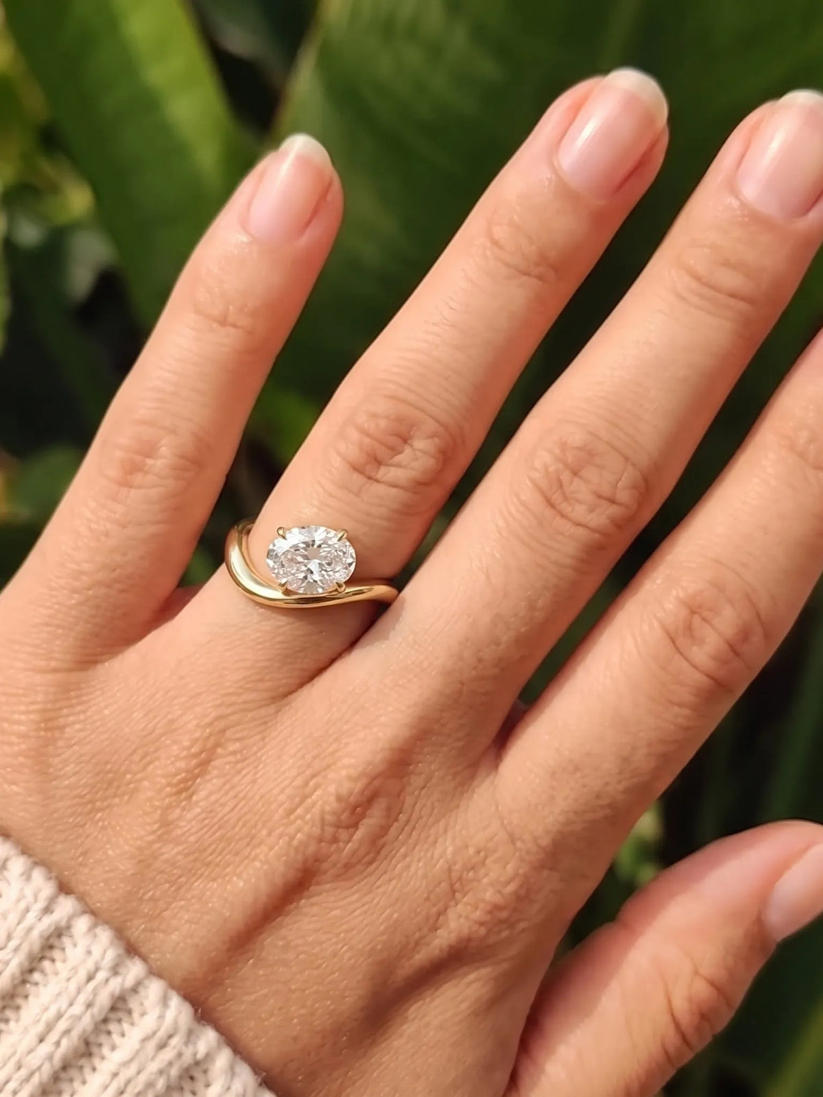 1 Carat Oval Curved Solitaire Lab Grown Diamond Engagement Ring