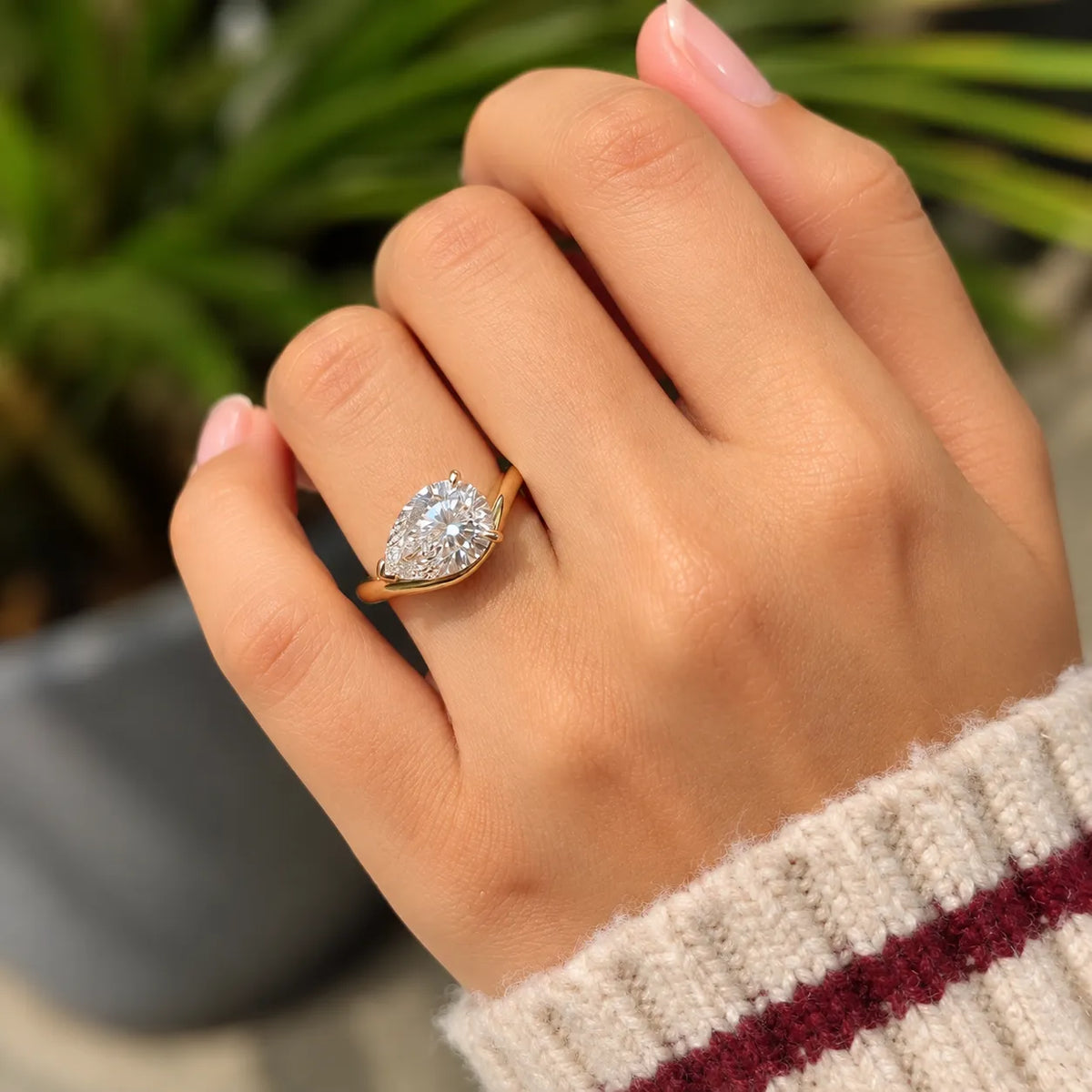 1 Carat Pear Cut Lab Grown Diamond Curved Solitaire Engagement Ring