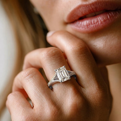 white gold Close-up of a hand wearing a diamond ring with a blurred background