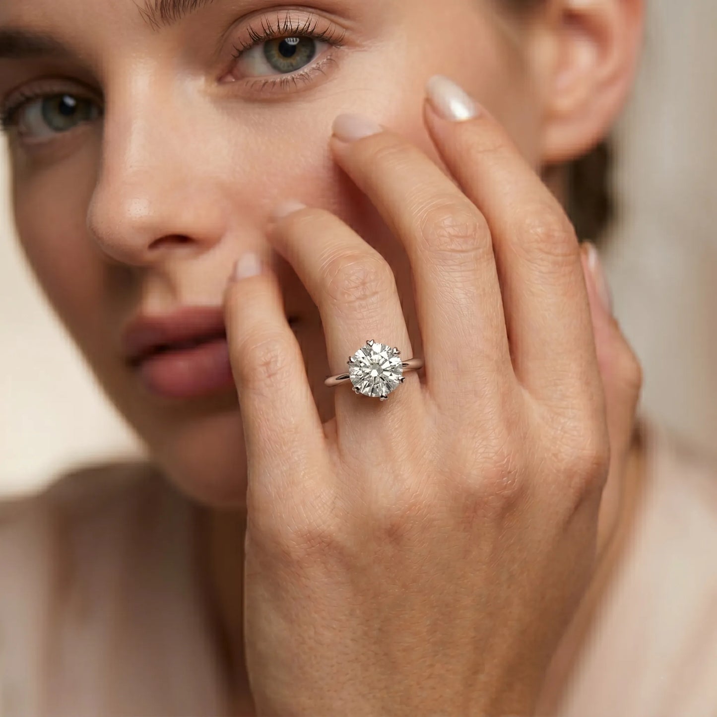 white-gold Close-up of a woman's hand wearing a diamond ring with a blurred background